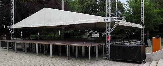 168 Quadratmeter B&uuml;hnenfl&auml;che - das muss schon sein. (Foto: nnz)