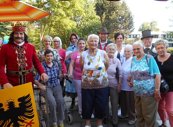Roland zu Besuch bei Senioren (Foto: privat)