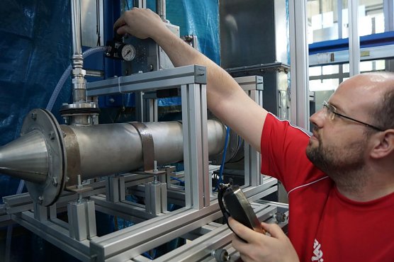 Ingenieurnachwuchs gesucht (Foto: Tina Bergknapp/HSN)