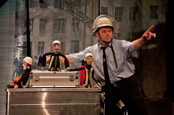 Bei der Feuerwehr wird der Kaffee kalt kommt noch einmal zur&uuml;ck ins TuD  (Foto: Anja Daniela Wagner)