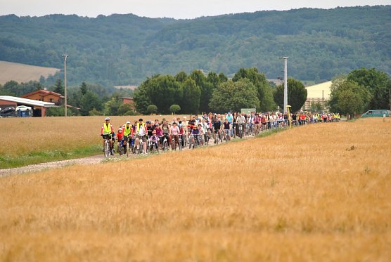 Gem&uuml;tlich mit der Familie auf dem Rad unterwegs - am 05. Juli steht wieder die gro&szlig;e Familienradtour an (Foto: Sebastian Albert)