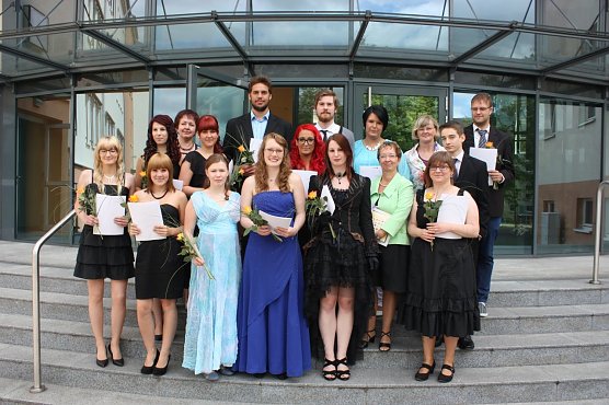 medizinisch-technische Assistenten verabschiedet - der Weg in den Beruf sollte nicht schwer sein (Foto: Mathias Wiegleb)