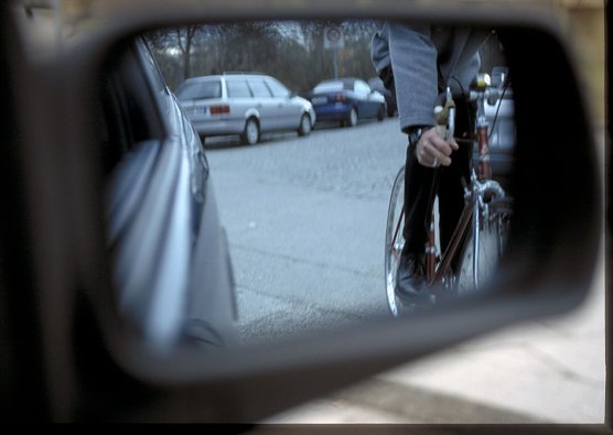 Gefahr durch toten Winkel (Foto: ADAC)