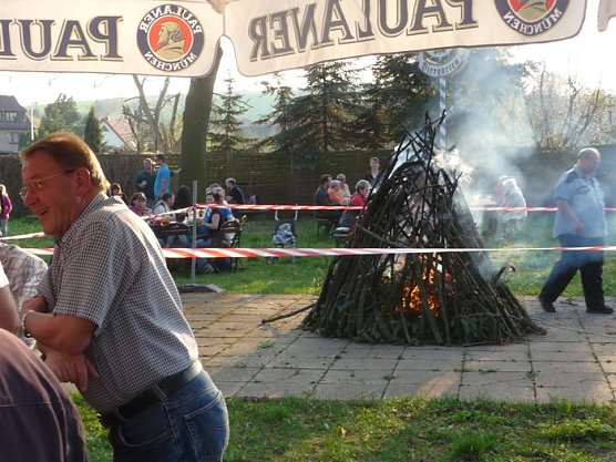 Osterfeuer in Salza (Foto: nnz)