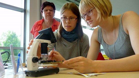 Im Oktober können Schülerinnen und Schüler wieder Campusluft schnuppern (Foto: thüko) Im Oktober können Schülerinnen und Schüler wieder Campusluft schnuppern (Foto: thüko)