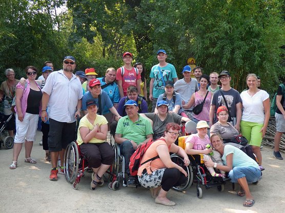 Zu Besuch im Leipziger Zoo: das Mehrgenerationenhaus Sülzhayn (Foto: KMG Kliniken plc) Zu Besuch im Leipziger Zoo: das Mehrgenerationenhaus Sülzhayn (Foto: KMG Kliniken plc)