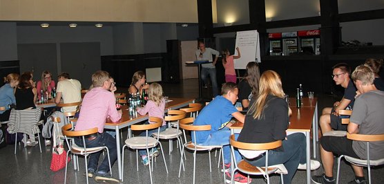 Kinder- und Jugendparlament (Foto: J. Piper) Kinder- und Jugendparlament (Foto: J. Piper)