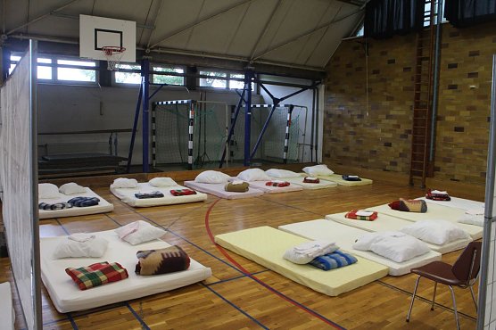 Bis zu 60 Personen k&ouml;nnen in der Turnhalle der Nordh&auml;user Hochschule wieder untergebracht werden (Foto: Angelo Glashagel)
