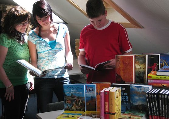 Freude beim Lesen (Foto: S. Meyer) Freude beim Lesen (Foto: S. Meyer)