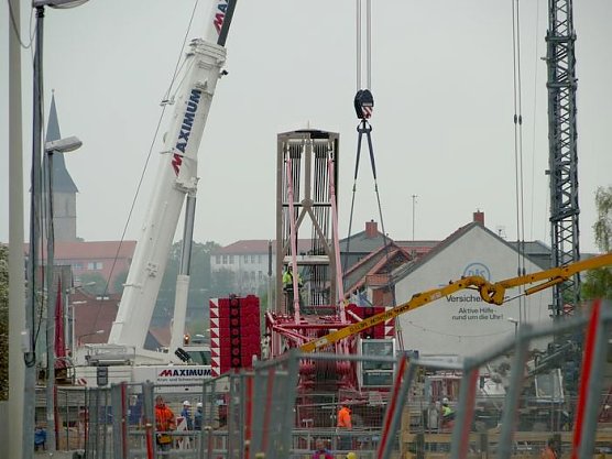 Koloss wird montiert (Foto: nnz)