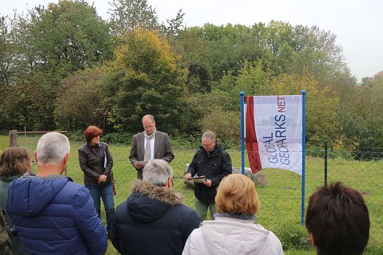Ortsteilb&uuml;rgermeisterin Monika W&uuml;stemann, Landrat Matthias Jendricke und Dr. Klaus George vom Geopark Harz (Foto: Angelo Glashagel)