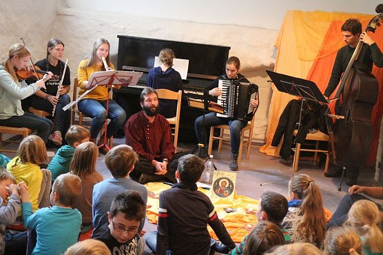 Musik und Geschichten geh&ouml;ren auch zu den Handwerkertagen (Foto: Angelo Glashagel)