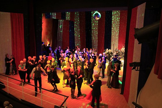 Nordhäuser Bühnenball 2014 (Foto: Birgit Susemihl) Nordhäuser Bühnenball 2014 (Foto: Birgit Susemihl)