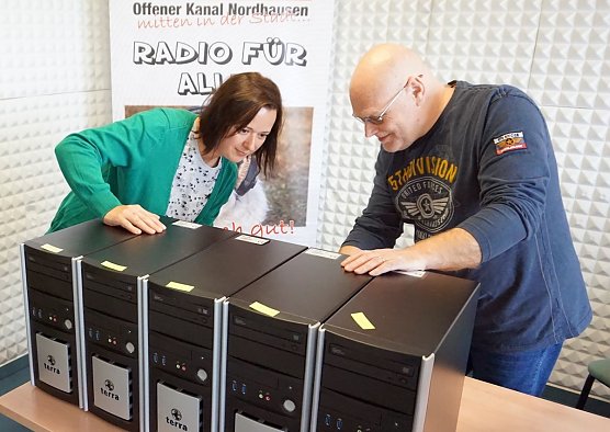 Technik &uuml;bergeben (Foto: OKN)