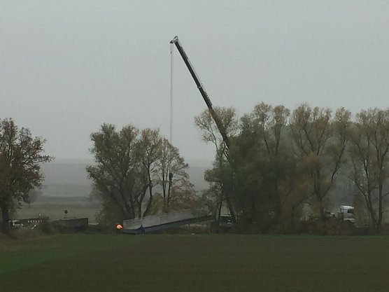 Eine ganze Br&uuml;cke am Kran (Foto: V. Franke)