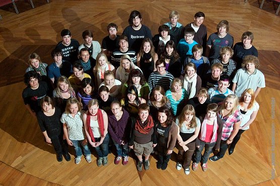 Der Chor des Goethe-Gymnasiums Gera / Rutheneum l&auml;sst ihre Stimmen zum Adventskonzert im Nordh&auml;user Dom erklingen (Foto: Katholisches Pfarramt Nordhausen)