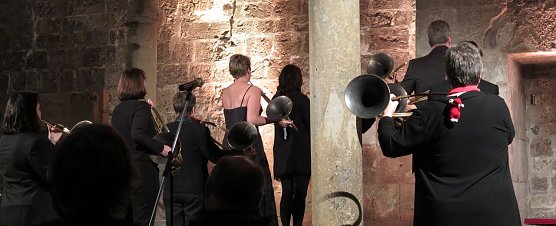 Dem Publikum den R&uuml;cken zugewandt - der Akustik wegen (Foto: nnz)