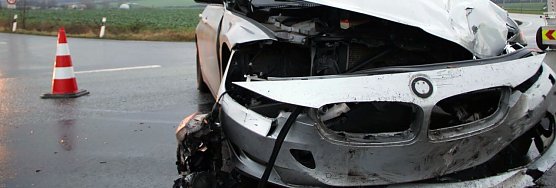 Schwerer Unfall auf der B4 (Foto: nnz)