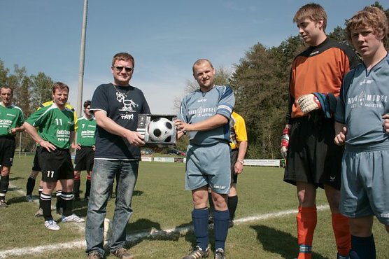 Ball übergeben (Foto: Flohr) Ball übergeben (Foto: Flohr)