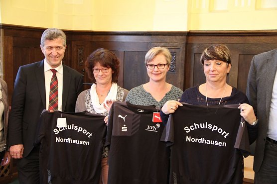 Als Dankeschön gab es was praktisches (Foto: Angelo Glashagel) Als Dankeschön gab es was praktisches (Foto: Angelo Glashagel)