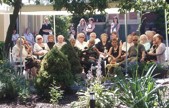 Trauernde begleiten (Foto: Titulaer)