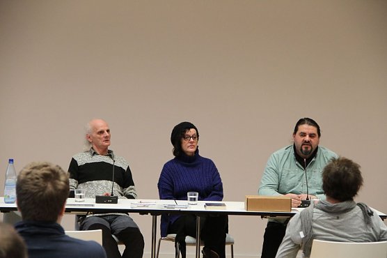 v.r. Alexander M&uuml;ller, Kathrin B&uuml;chel und Gino Kuhn haben ihre ganz eigenen Wege gefunden mit ihren Erfahrungen umzugehen (Foto: Angelo Glashagel)