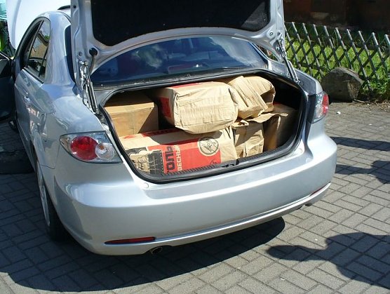 Eckige Holzkohle (Foto: Zoll) Eckige Holzkohle (Foto: Zoll)