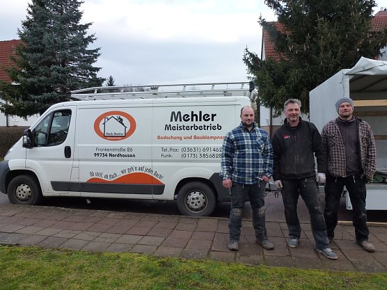 Flei&szlig;ige Helfer in Neustadt (Foto: Margret Holzapfel)