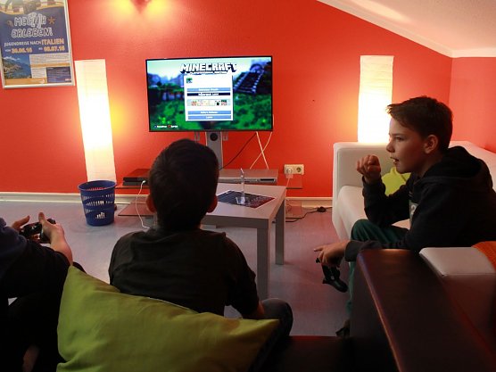 erster Minecraft-Abend im Nordhäuser Kreisjugendring (Foto: Kreisjugendring Nordhausen e.V.) erster Minecraft-Abend im Nordhäuser Kreisjugendring (Foto: Kreisjugendring Nordhausen e.V.)