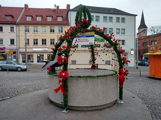 Die ersten Brunnen sind geschmückt (Foto: Peter Blei) Die ersten Brunnen sind geschmückt (Foto: Peter Blei)