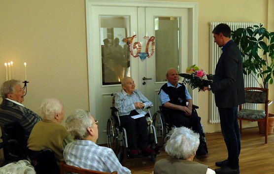 B&uuml;rgermeister gratulierte (Foto: privat)