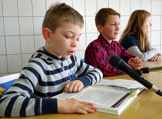 Auf zu den Sternen hieß es an der Grundschule Görsbach zum Lesetag (Foto: Pressestelle Landratsamt) Auf zu den Sternen hieß es an der Grundschule Görsbach zum Lesetag (Foto: Pressestelle Landratsamt)