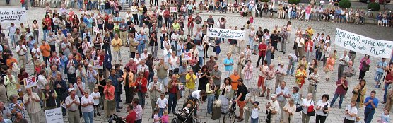 Demo f&uuml;r den Erhalt des Nordh&auml;user Theaters im August 2006 (Foto: privat)