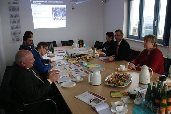 Die Arbeitsmarktzahlen f&uuml;r Nordth&uuml;ringen wurden heute bei der Firma Henning Bau pr&auml;sentiert (Foto: Angelo Glashagel)