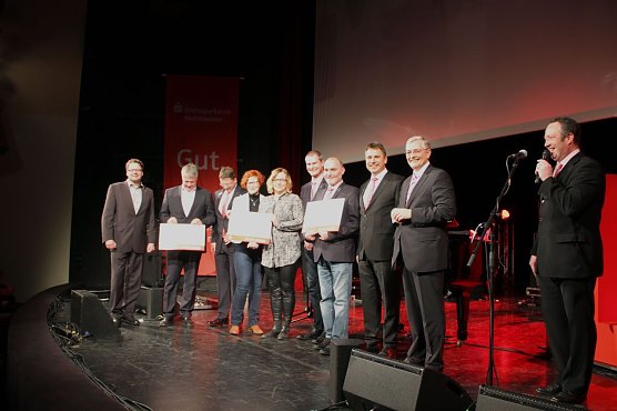 Jeweils 25.000 Euro f&uuml;r drei Vereine aus der Region vergab die Kreissparkasse zum 175. Geburtstag (Foto: Angelo Glashagel)