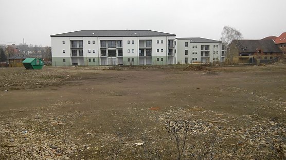 Erst 6100 Quadratmeter der insgesamt 11000 Quadratmeter z&auml;hlenden Fl&auml;che sind bebaut. Die Brachfl&auml;che werde man noch sinnvoll nutzen, sagt Gesch&auml;ftsf&uuml;hrer Benno Wolfgang Ecker. (Foto: Kurt Frank)