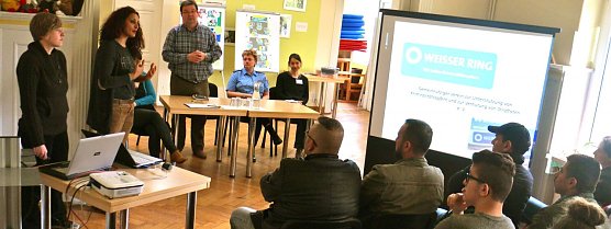 Crash-Kurs in Sachen Recht und Gesetz im Familienzentrum Nordhausen (Foto: Angelo Glashagel) Crash-Kurs in Sachen Recht und Gesetz im Familienzentrum Nordhausen (Foto: Angelo Glashagel)