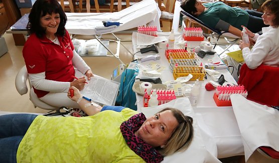 Schwester Uta Schaaf und Dajana Schmidt (Foto: S. Schedwill)