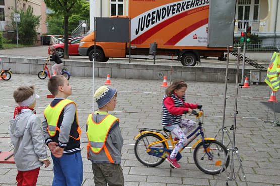 "Sicherheit braucht K&ouml;pfchen" auf dem Theaterplatz Nordhausen (Foto: Angelo Glashagel)