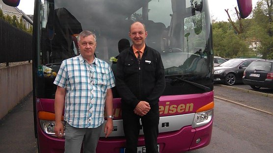 Reiseleiter Jens Schlichting (links) und Busfahrer Matthias Schmeltzer. (Foto: Kurt Frank)