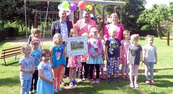 Schaukel &uuml;bergeben (Foto: privat)