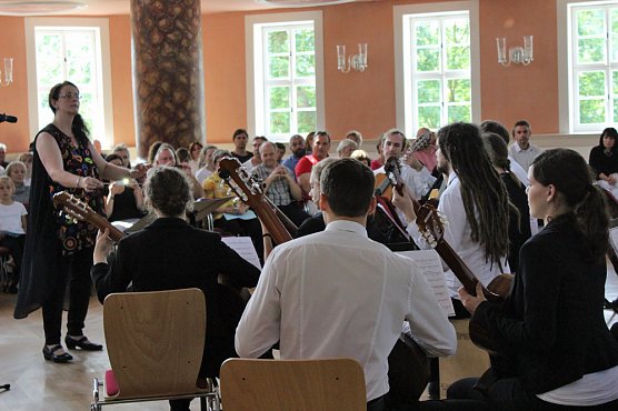 Landesmusikfest der "Zupfer" gestartet (Foto: Karl-Heinz Herrmann) Landesmusikfest der "Zupfer" gestartet (Foto: Karl-Heinz Herrmann)