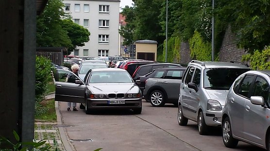 Die Rautenstrasse wird mal eben f&uuml;r den gesamten Verkehr Stadtrunter gesperrt und schon geht das Verkehrschaos Vor dem Vogel los. (Foto: privat)