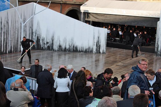 Nass vor der Premiere (Foto: Karl-Heinz Herrmann)