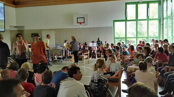 Überraschung für Schule St. Martin" (Foto: Kuratorium Aktion für Behinderte) Überraschung für Schule St. Martin" (Foto: Kuratorium Aktion für Behinderte)
