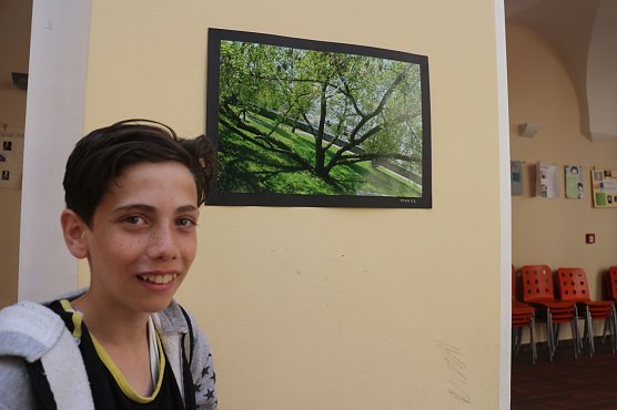 Muaaz ist seit rund einem Jahr in Deutschland - ihm gef&auml;llt der Petersberggarten (Foto: Angelo Glashagel)