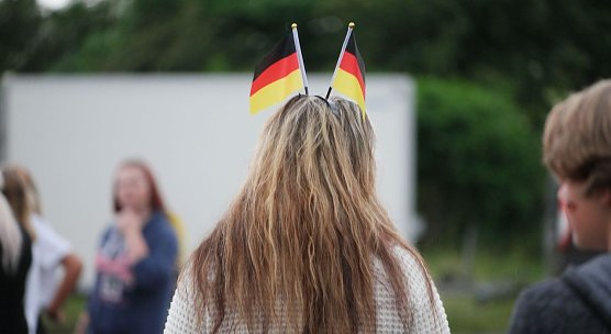 Kollektives Daumendr&uuml;cken (Foto: nnz)