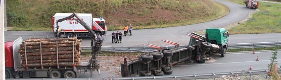 Verungl&uuml;ckter Laster (Foto: nnz)