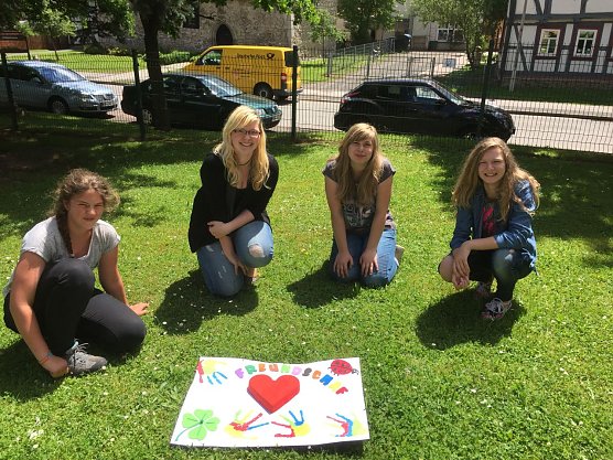 Ellrichs Regelschüler versuchten sich an kreativer Betonkunst (Foto: Manuela Dilbins) Ellrichs Regelschüler versuchten sich an kreativer Betonkunst (Foto: Manuela Dilbins)