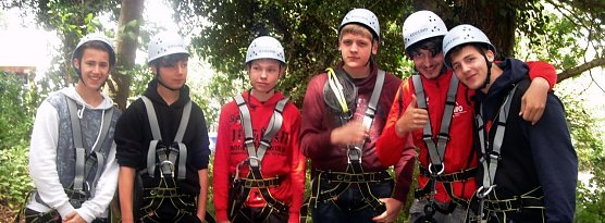 Bei Erlebnisp&auml;dagogischen Ma&szlig;nahmen an der Ostsee lernen die Jugendlichen, sich  auf sich selbst und aufeinander zu verlassen und dem anderen zu vertrauen. (Foto: privat)
